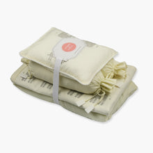 Load image into Gallery viewer, The Giraffes - Organic Cot Bedding Set - Oranges and Lemons