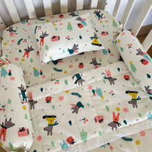Load image into Gallery viewer, Mouse in the House - 5 Piece Crib Bedding Set - Off White

